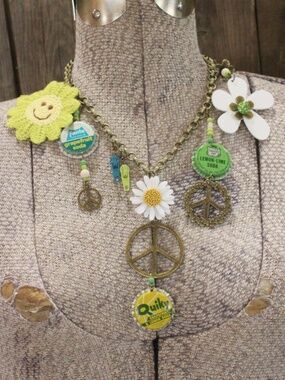 🎉 BOHO Just A Wee Bit Zippy Charm’D Necklace